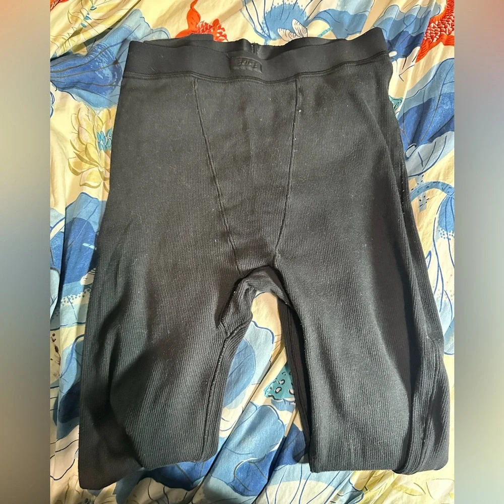 Skims women’s pj pants - Picture 2 of 4